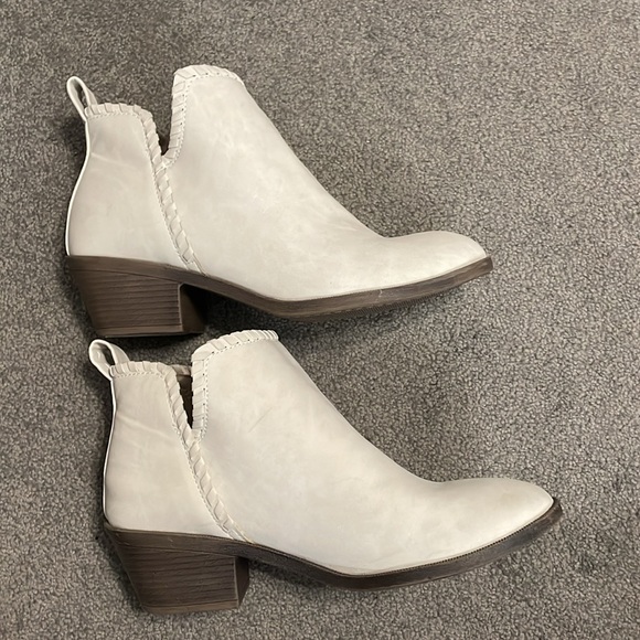 Rock & Candy Booties NWOT - Picture 5 of 10